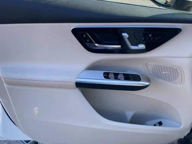 Used 2025 Mercedes-Benz GLC 350e GLC 350e image 12