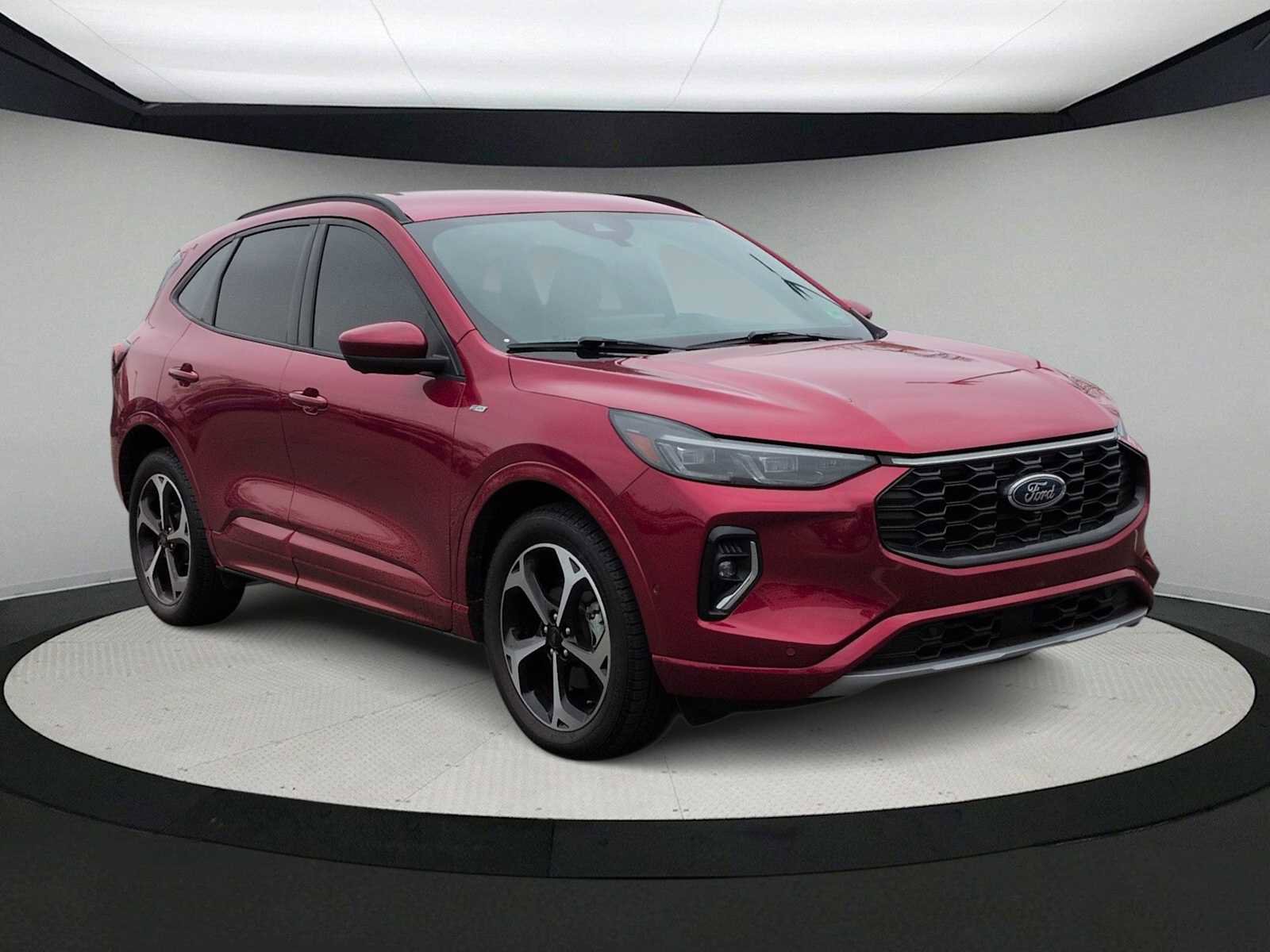 Used 2023 Ford Escape ST-Line Elite w/ Premium Technology Package image 2