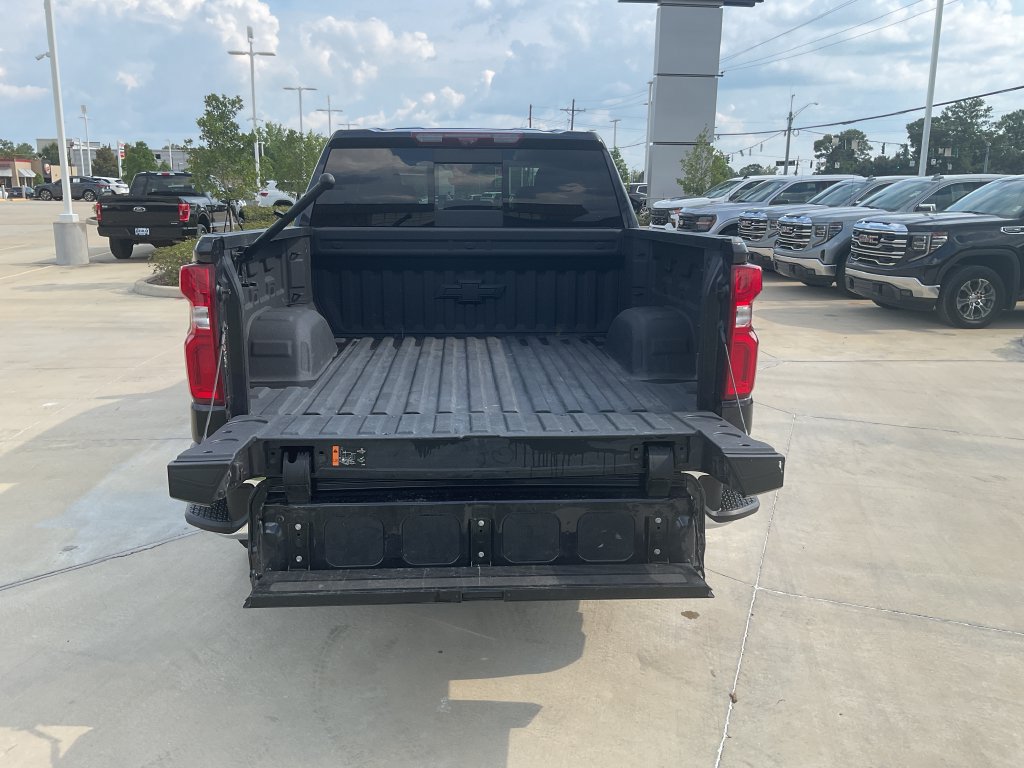 Used 2022 Chevrolet Silverado 1500 LTZ w/ Technology Package AWD/4WD image 9