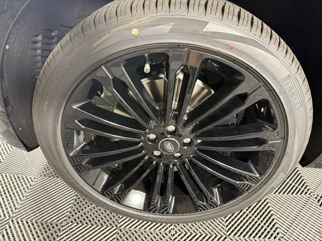 New 2026 Land Rover Range Rover Velar Dynamic SE image 13