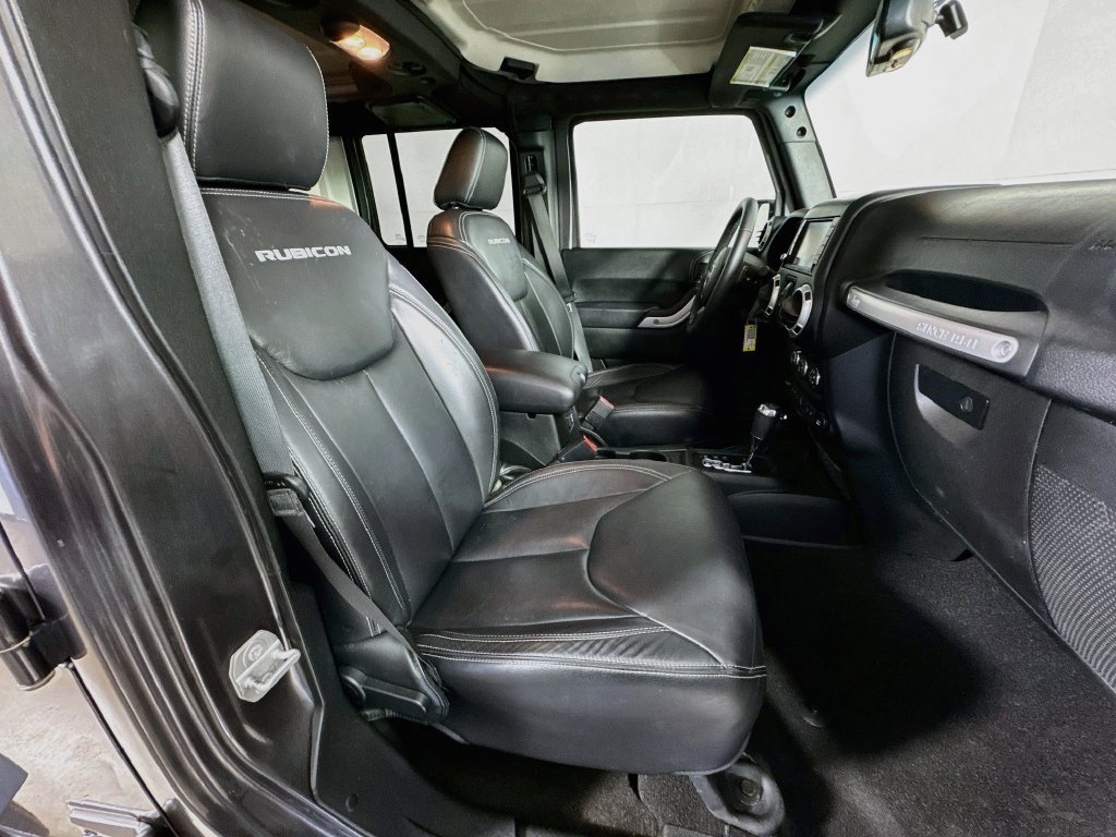 Used 2017 Jeep Wrangler Unlimited Rubicon w/ Connectivity Group AWD/4WD image 31