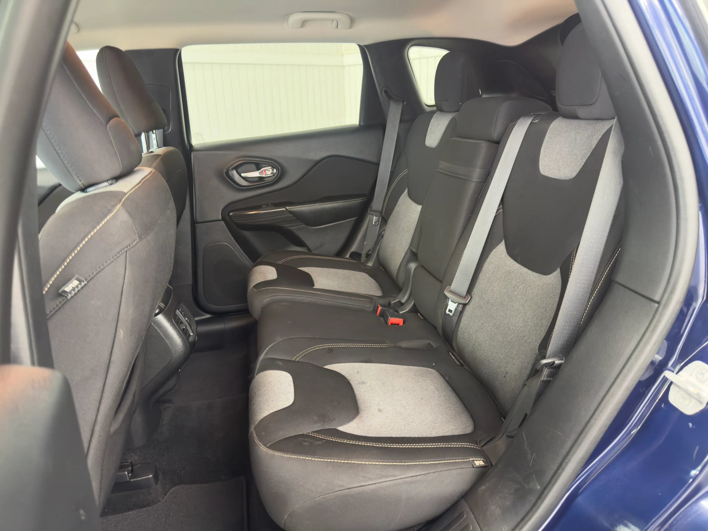 Used 2014 Jeep Cherokee Latitude w/ Trailer Tow Group FWD image 12