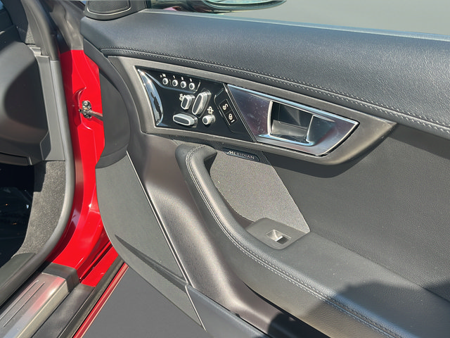 Used 2014 Jaguar F-TYPE S RWD image 10