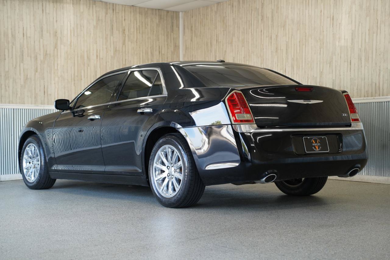 Used 2011 Chrysler 300 Limited RWD image 7