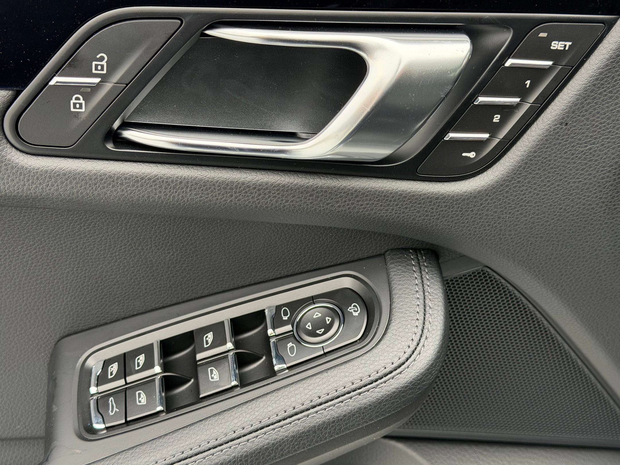 Certified 2026 Porsche Macan AWD/4WD image 24