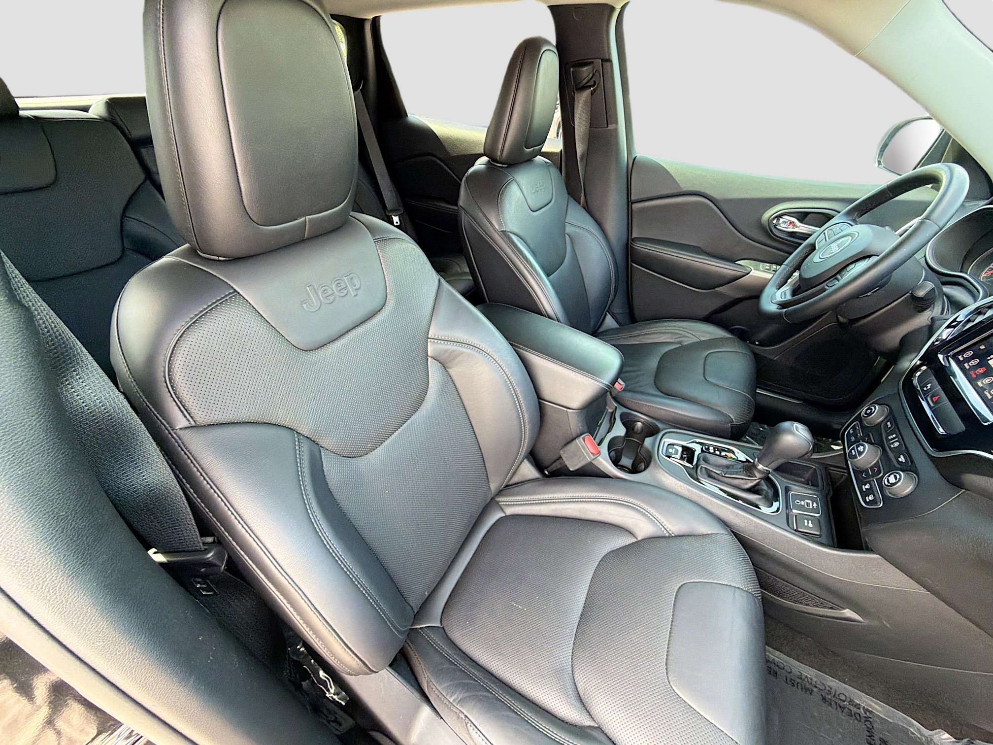 Used 2019 Jeep Cherokee Limited FWD image 14