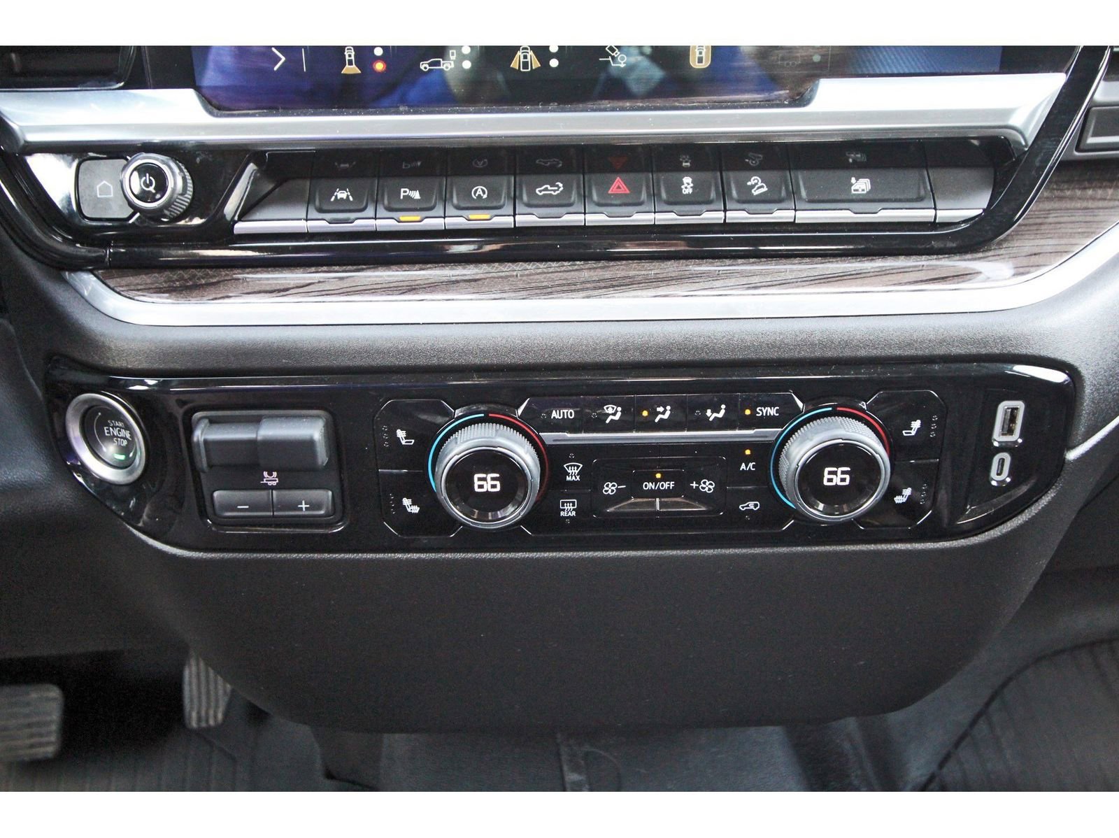 Used 2024 Chevrolet Silverado 1500 LT w/ Z71 Off-Road Package image 27