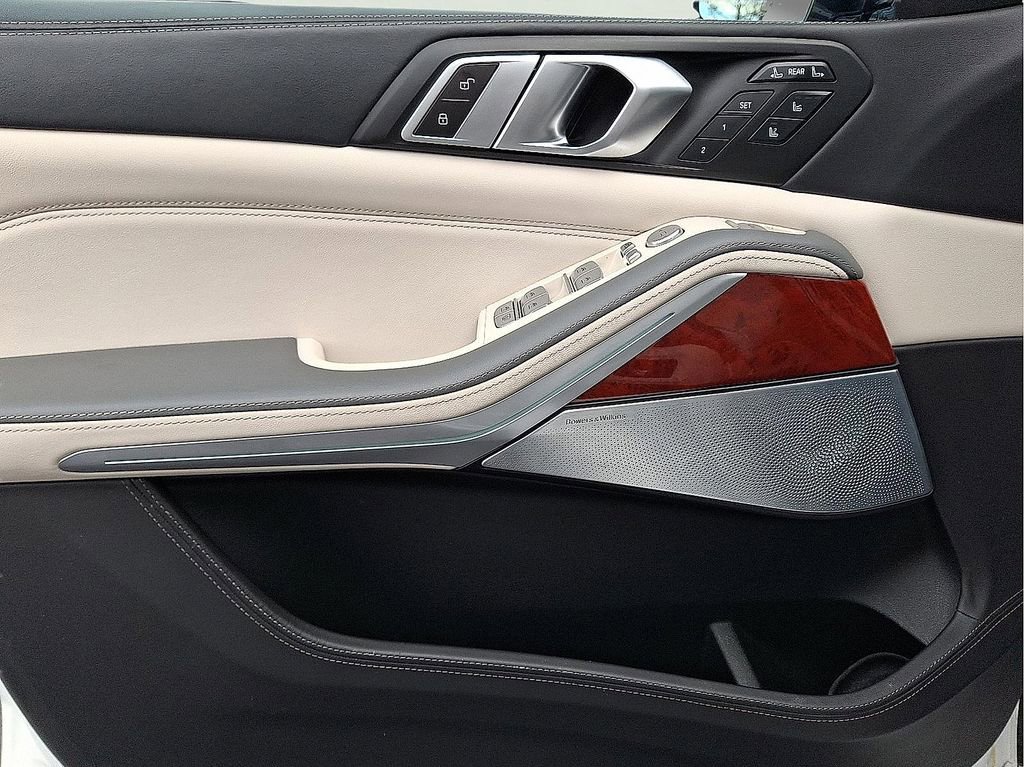 Used 2024 BMW ALPINA XB7 image 13