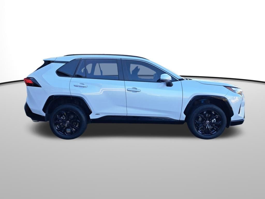 Used 2023 Toyota RAV4 SE image 7