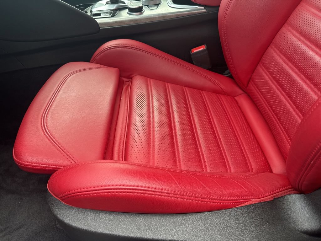 Used 2024 Alfa Romeo Giulia Ti w/ Performance Driving Package AWD/4WD image 27
