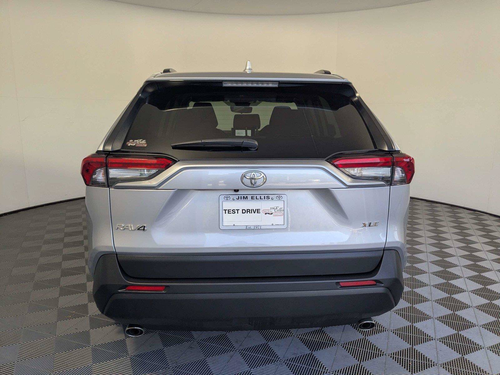 Used 2025 Toyota RAV4 XLE w/ Convenience Package FWD image 6