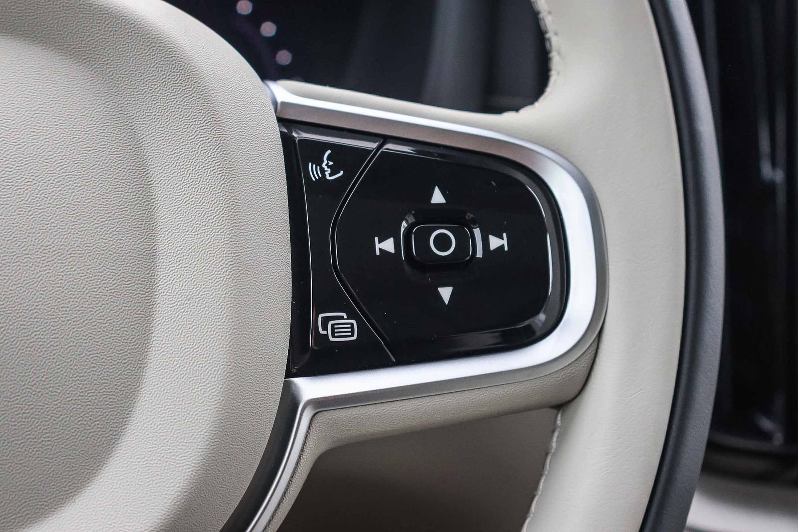 New 2026 Volvo XC60 T8 Ultra w/ Protection Package Premier image 40