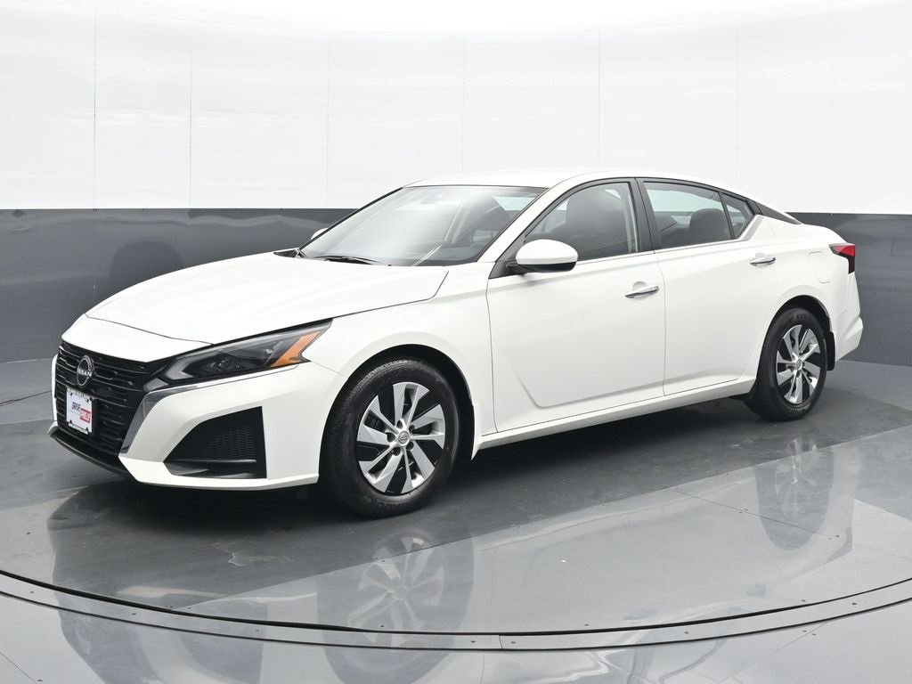 Used 2023 Nissan Altima 2.5 S image 2