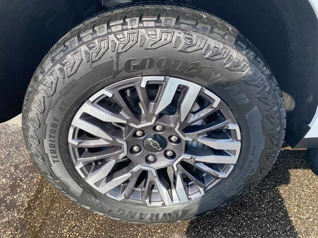 New 2026 Chevrolet Suburban Z71 w/ Comfort Package image 36