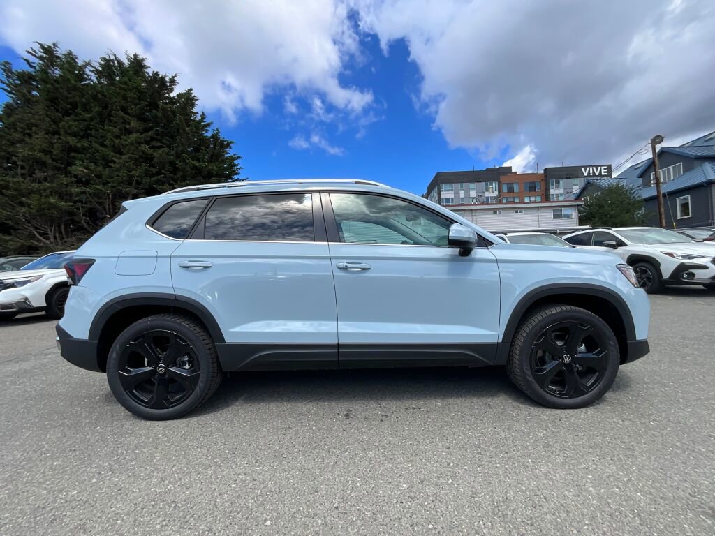 New 2025 Volkswagen Taos SEL image 9