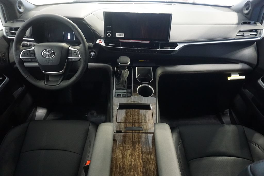 New 2026 Toyota Sienna Limited FWD image 30