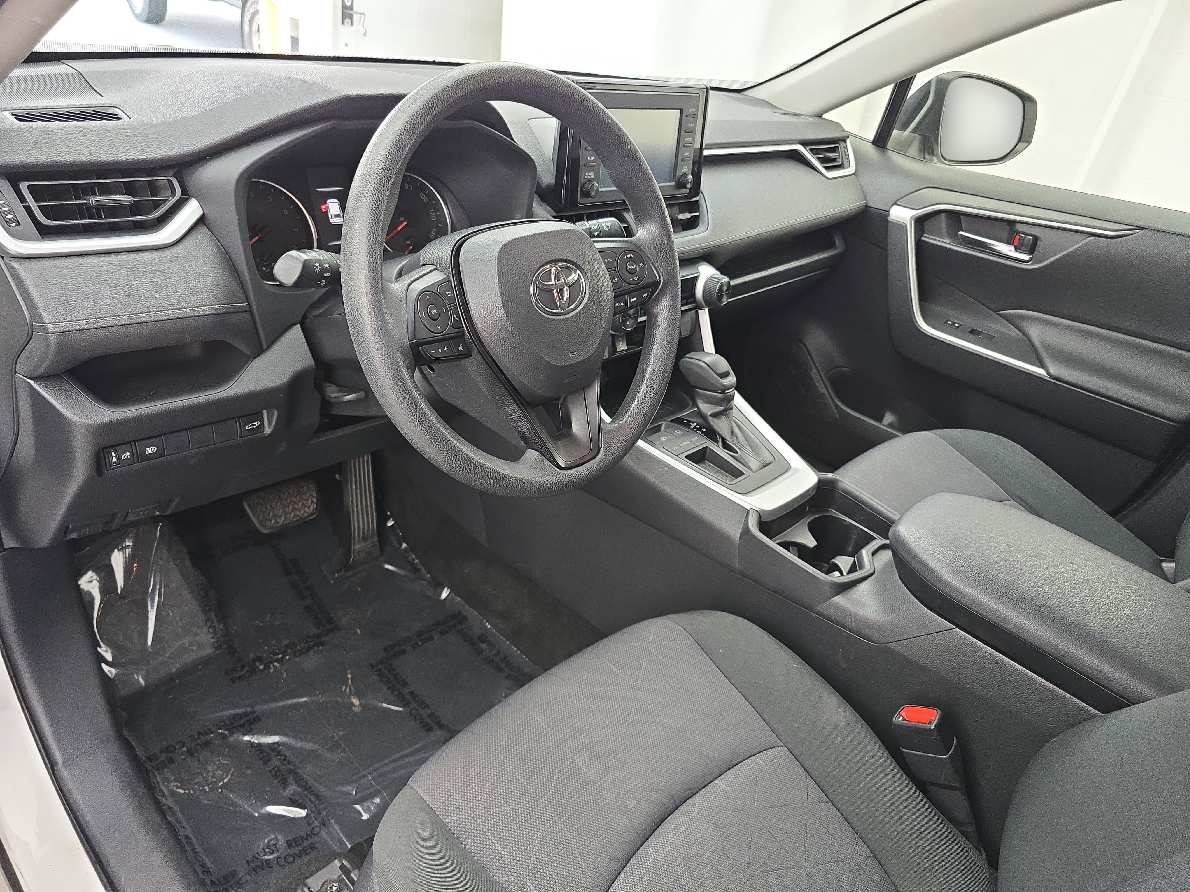 Used 2019 Toyota RAV4 XLE FWD image 16
