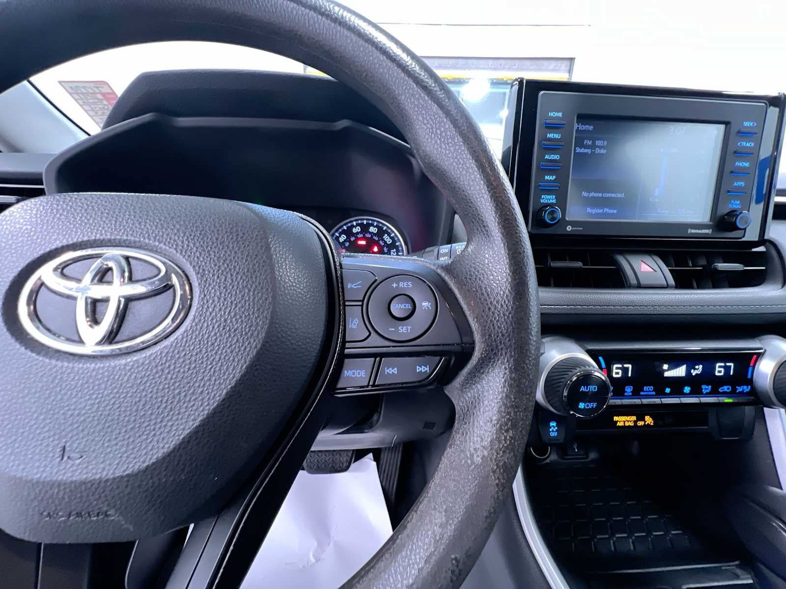 Used 2021 Toyota RAV4 XLE AWD/4WD image 21