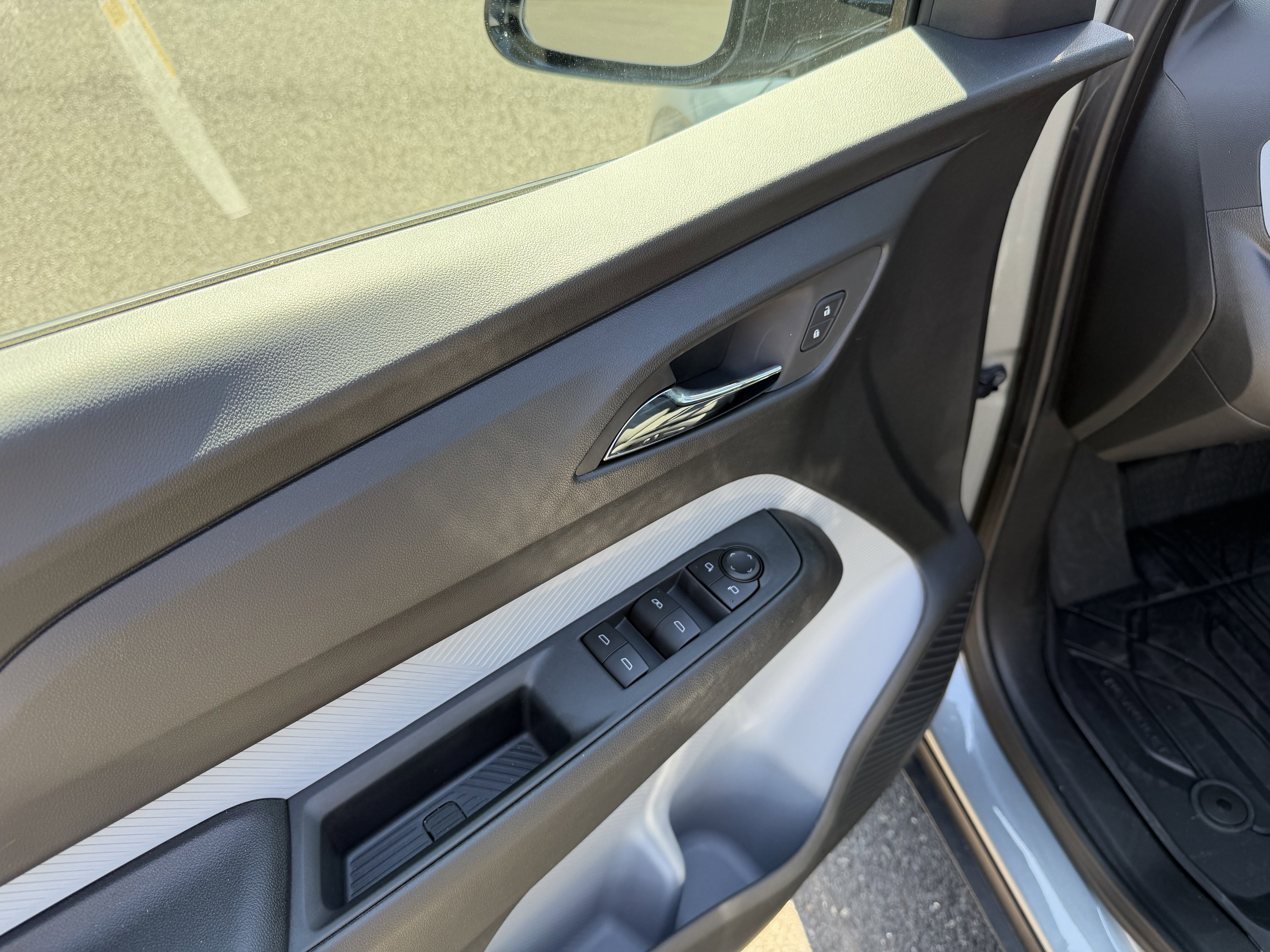 New 2027 Chevrolet Bolt LT w/ Comfort Package FWD image 15