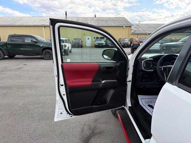 Used 2023 Toyota Tacoma SR5 AWD/4WD image 17