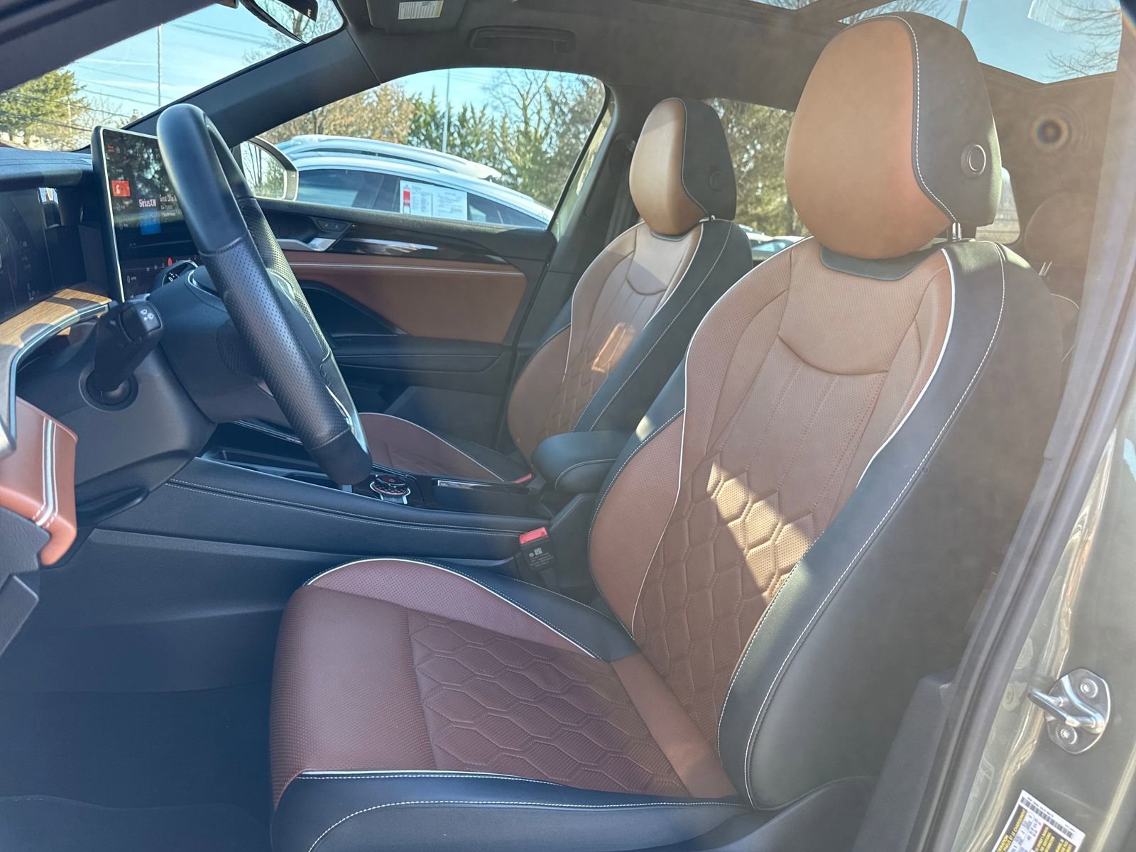 Certified 2025 Volkswagen Tiguan SEL R-Line image 10