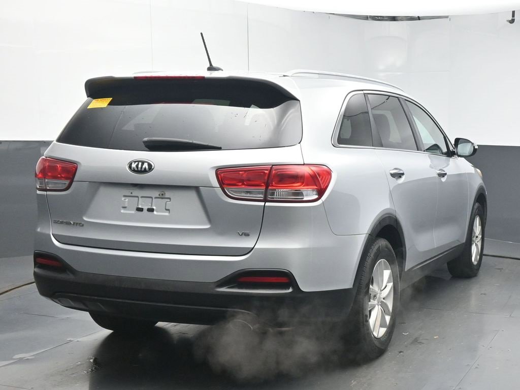 Used 2016 Kia Sorento LX image 7