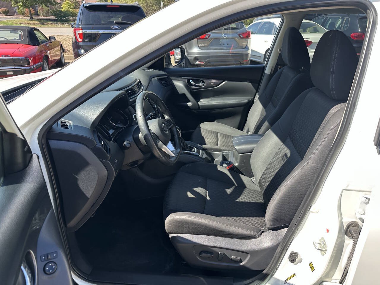 Used 2019 Nissan Rogue SV FWD image 19