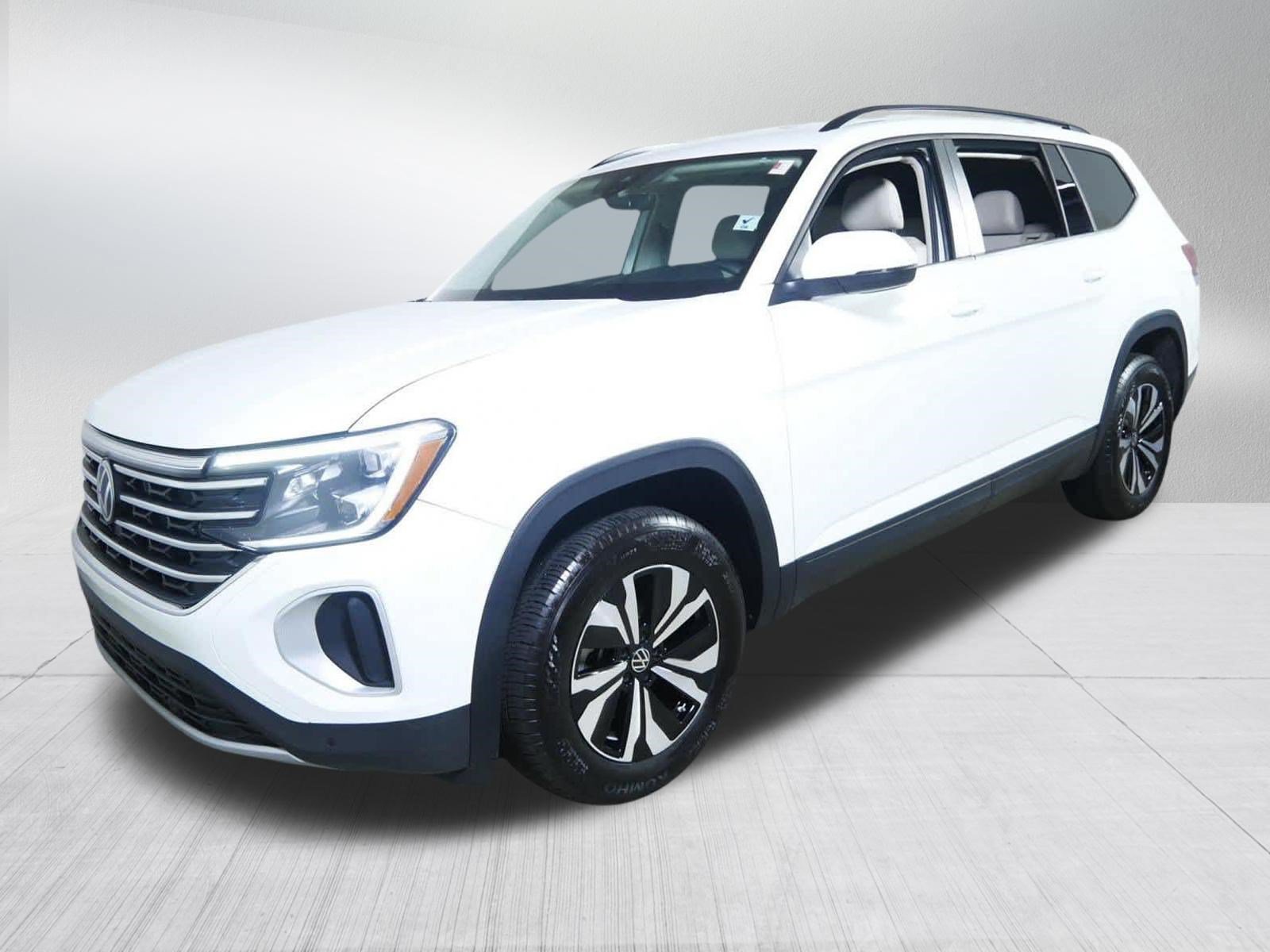 Used 2025 Volkswagen Atlas SE AWD/4WD image 3