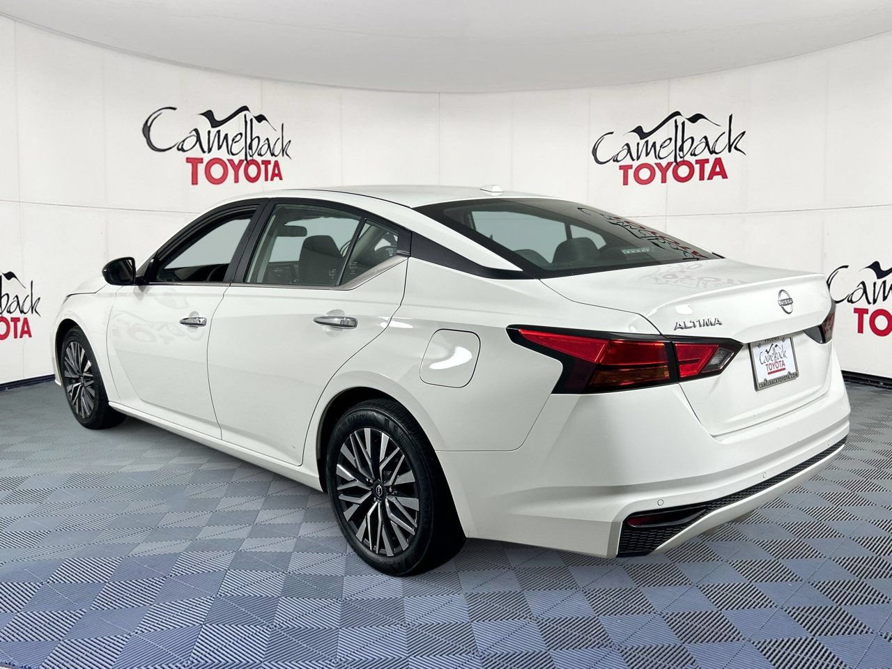Used 2025 Nissan Altima 2.5 SV FWD image 5
