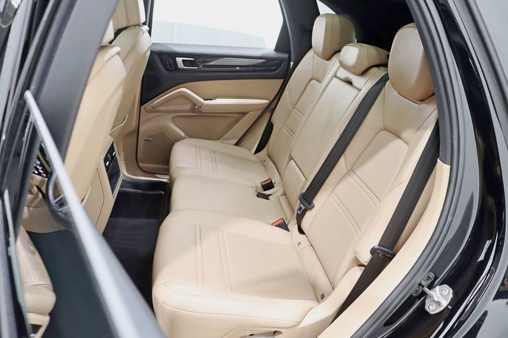 Used 2019 Porsche Cayenne E-Hybrid AWD/4WD image 28