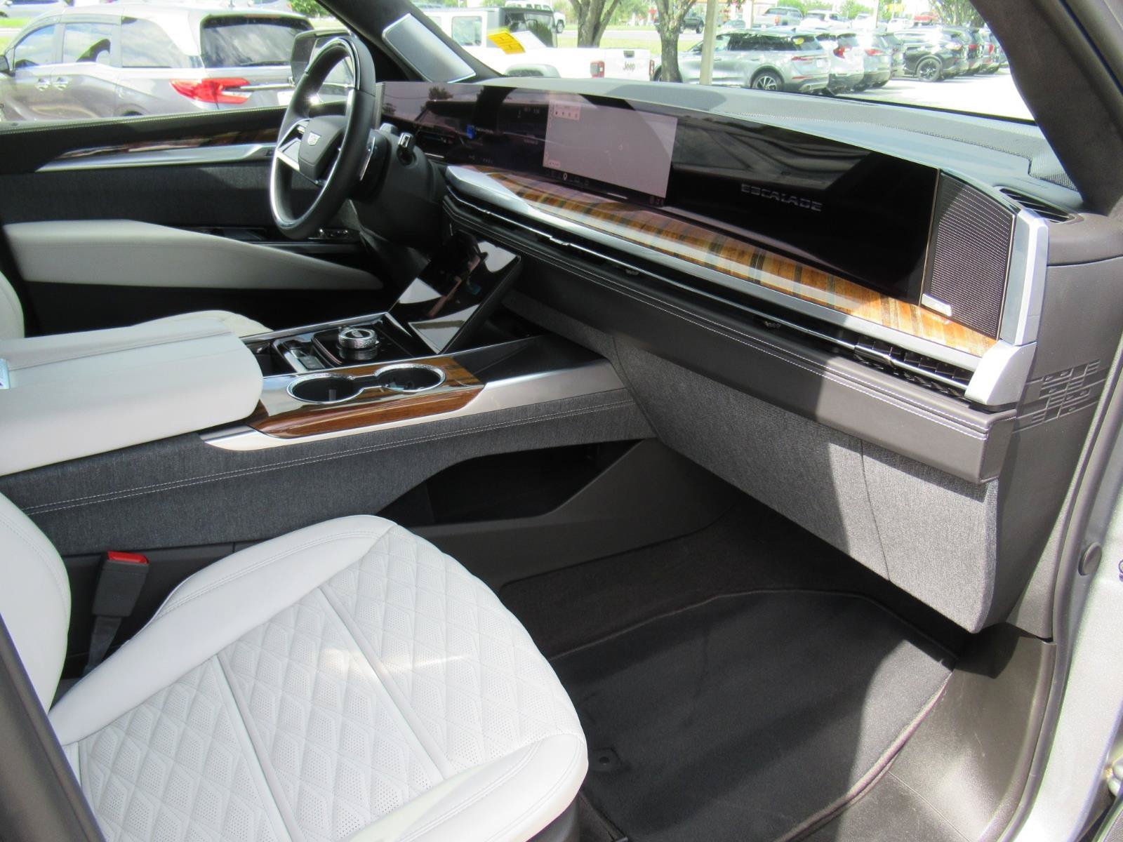 Certified 2026 Cadillac Escalade ESV Platinum Sport w/ LPO, ONYX Package AWD/4WD image 12