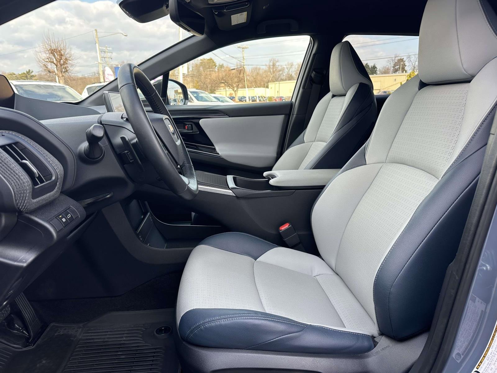 Used 2023 Subaru Solterra AWD image 15