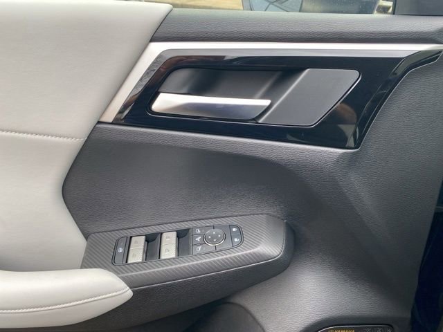 New 2025 Mitsubishi Outlander SE image 19