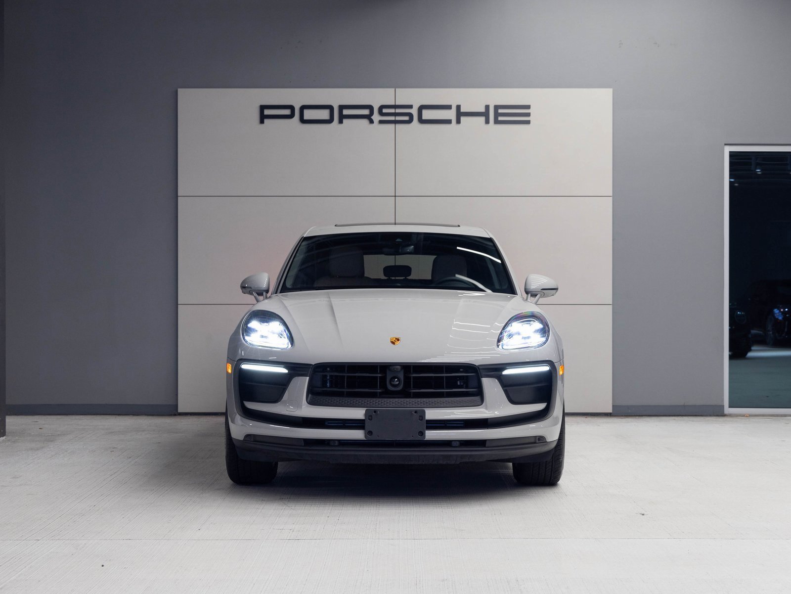 Used 2025 Porsche Macan image 10