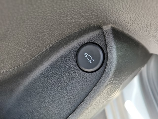 Used 2018 Chevrolet Cruze LT FWD image 12