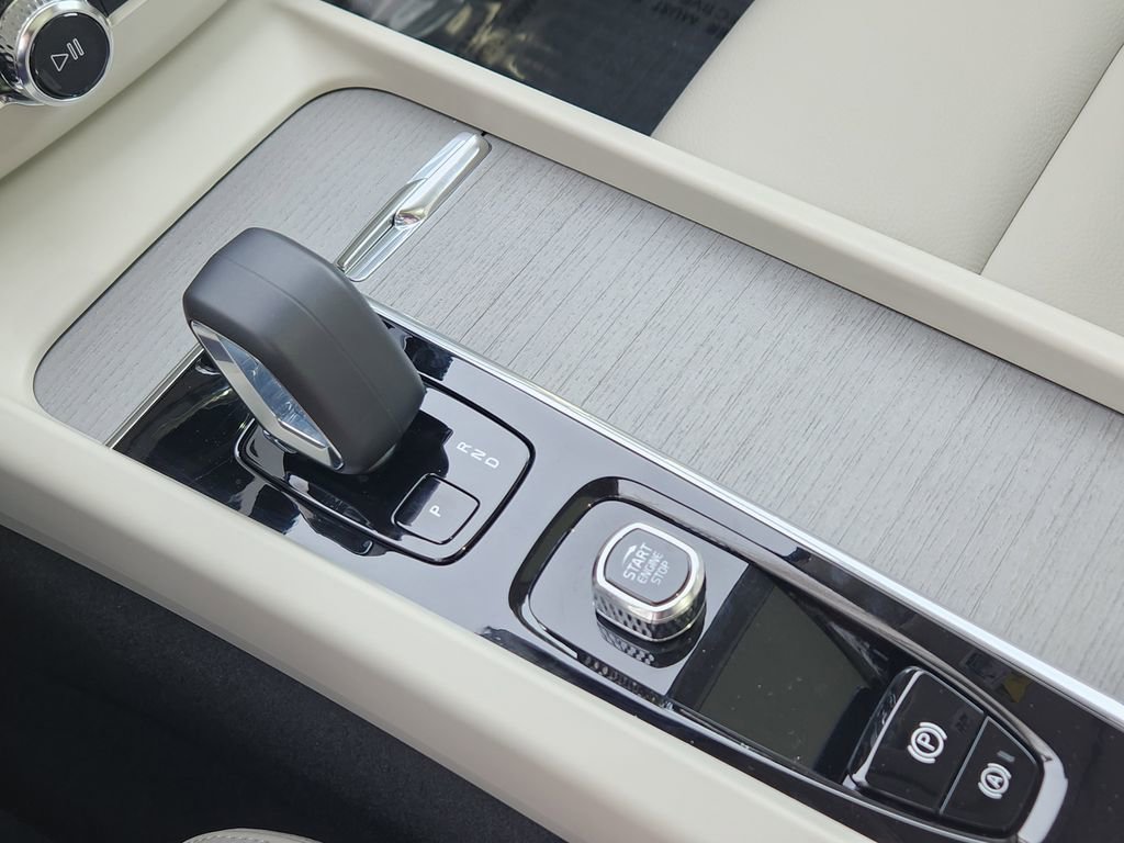 Used 2025 Volvo XC60 T8 Plus w/ Protection Package Premier image 10