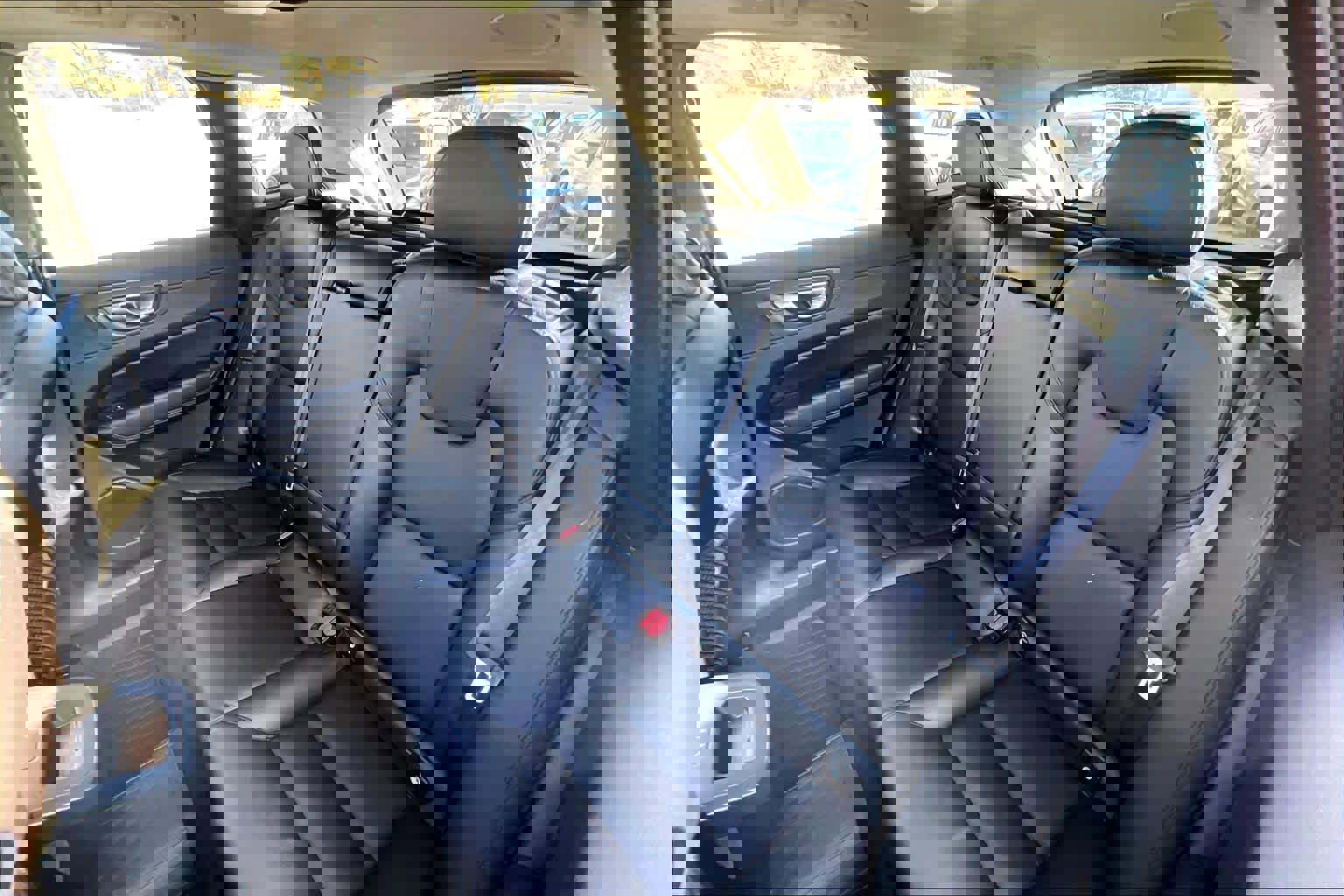 Certified 2023 Volvo XC60 B5 Plus w/ Climate Package image 20