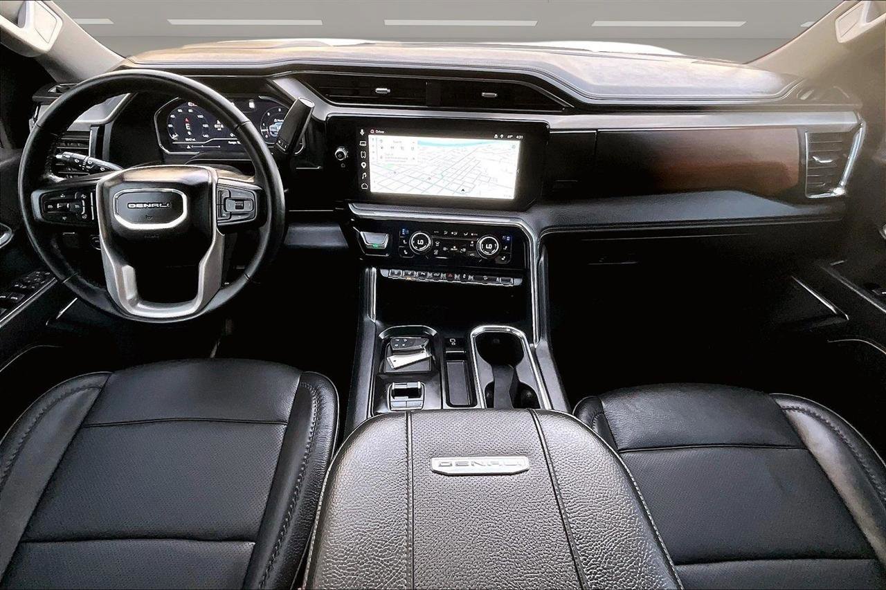 Used 2025 GMC Sierra 3500 Denali w/ Denali Reserve Package image 9