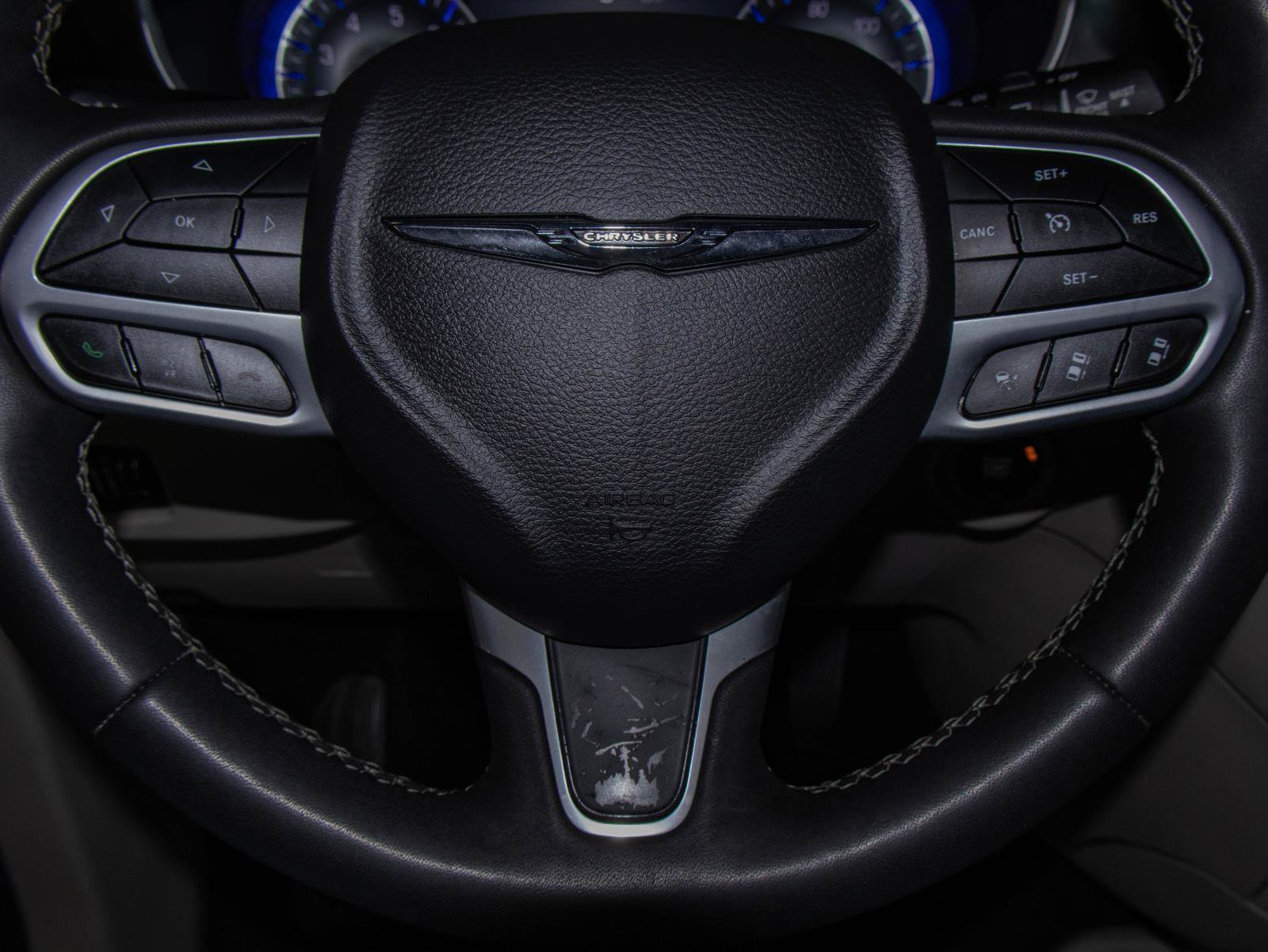 Used 2024 Chrysler Pacifica Touring-L FWD image 11