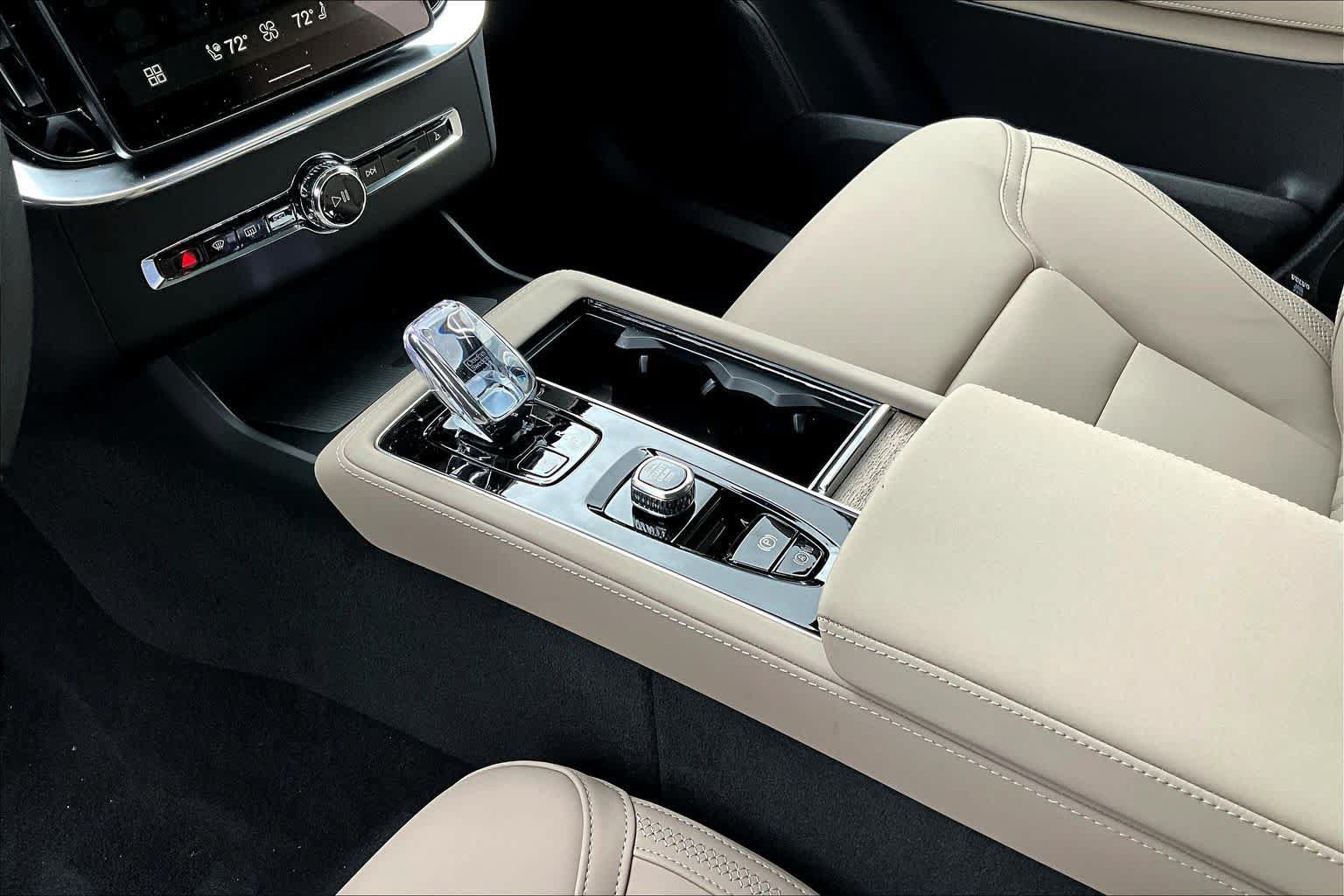 New 2026 Volvo XC90 B6 Plus w/ Protection Package Premier AWD/4WD image 10