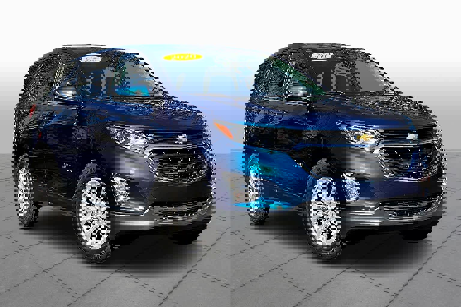 Used 2020 Chevrolet Equinox LT w/ Driver Convenience Package image 2