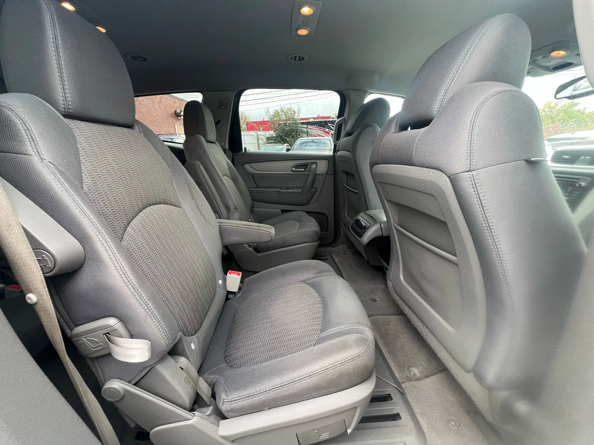 Used 2015 Chevrolet Traverse LT image 29