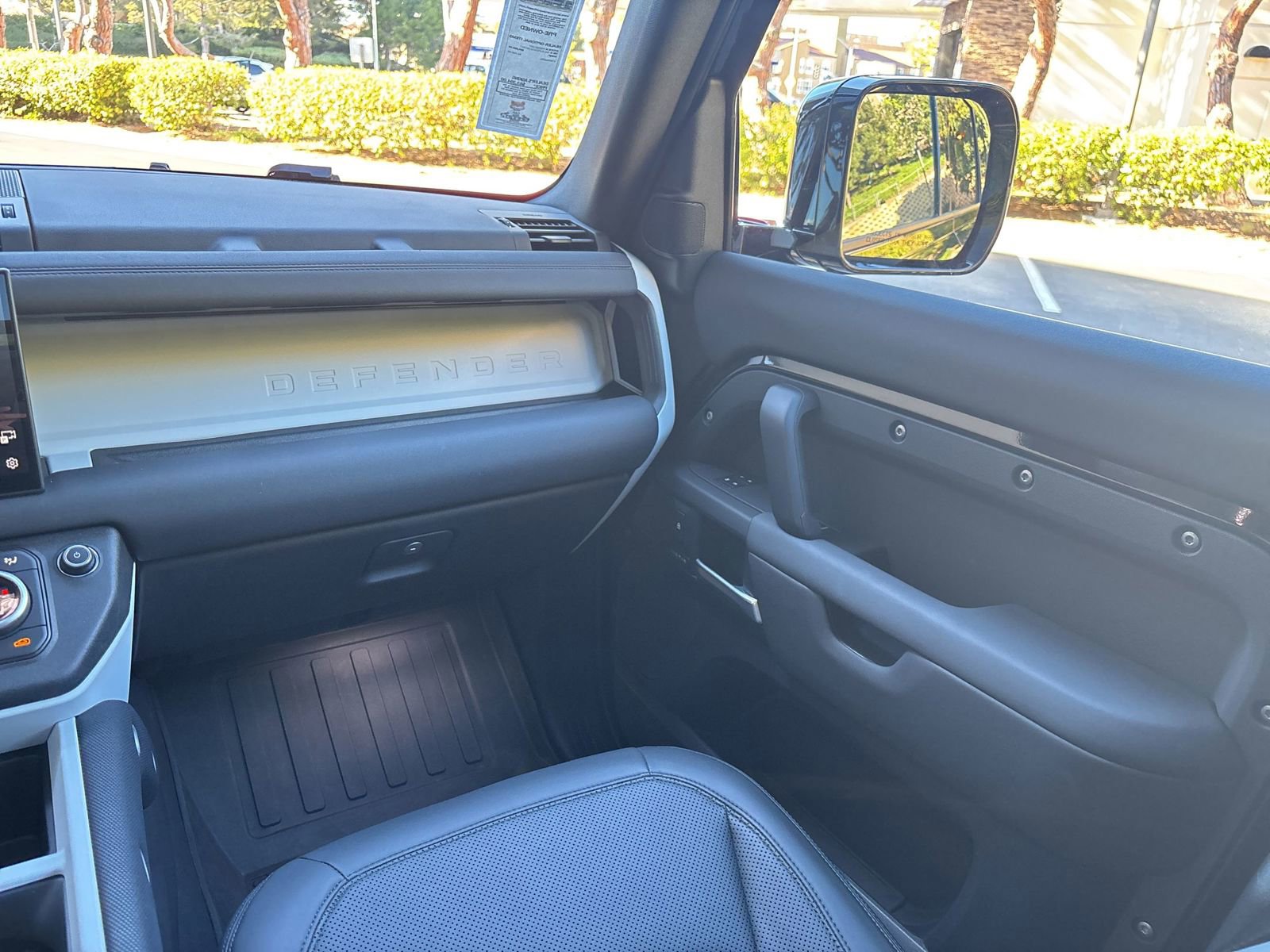 Certified 2025 Land Rover Defender 110 S image 29