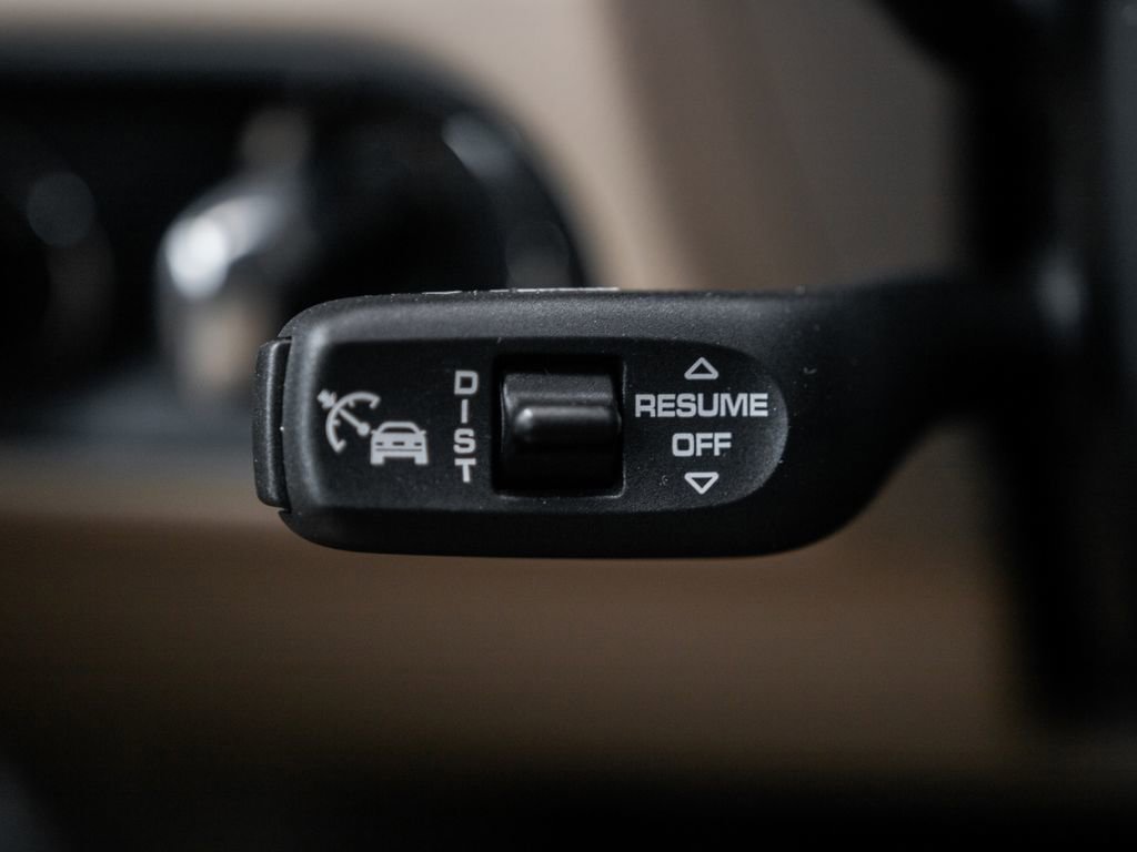 Certified 2025 Porsche Macan image 45