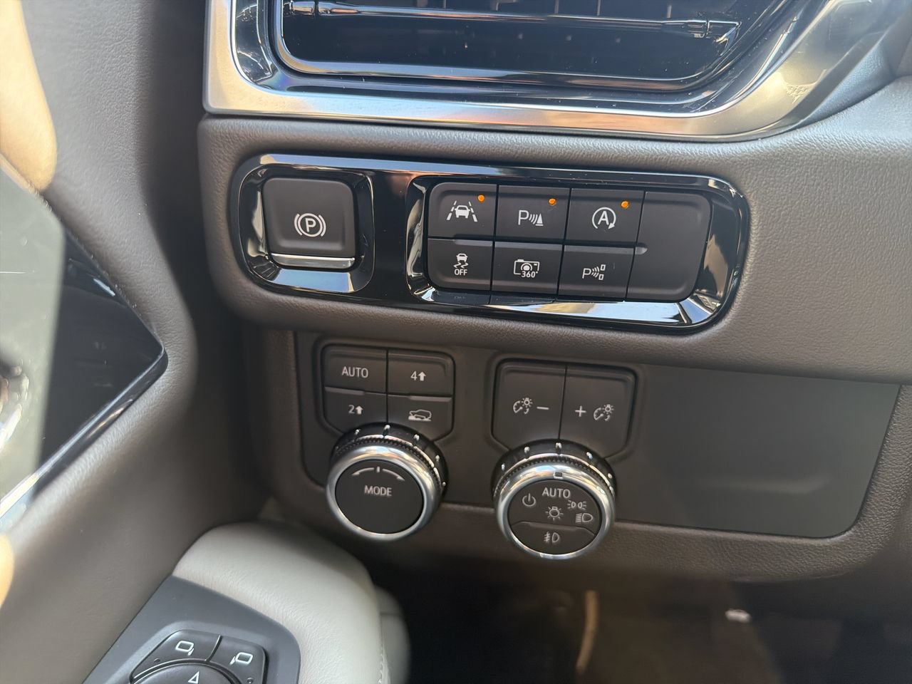 Used 2026 GMC Yukon Elevation AWD/4WD image 28