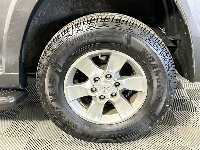 Used 2021 Nissan Titan SL w/ Moonroof Package image 28