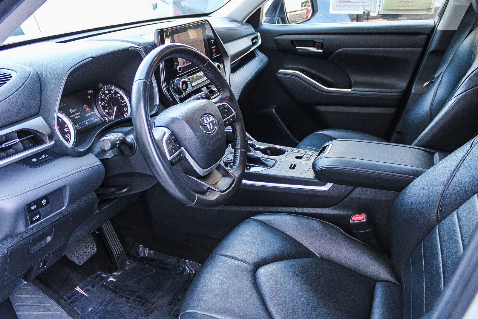 Used 2023 Toyota Highlander XLE FWD image 19