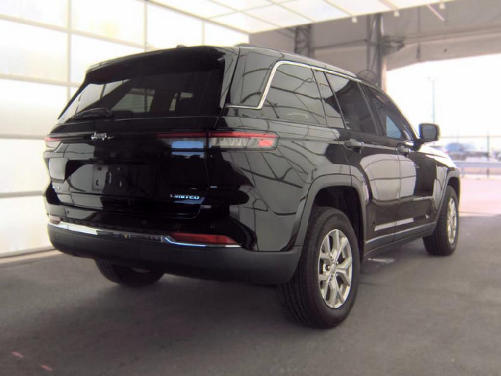Used 2024 Jeep Grand Cherokee Limited AWD/4WD image 4
