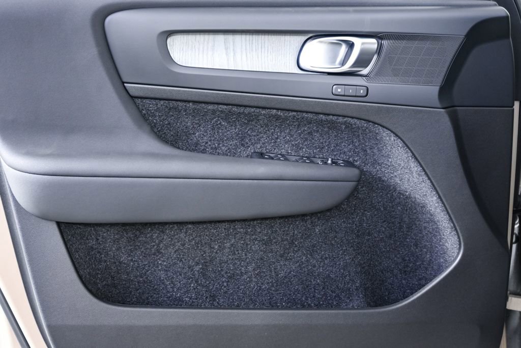 New 2026 Volvo XC40 B4 Plus w/ Protection Package Premier image 6