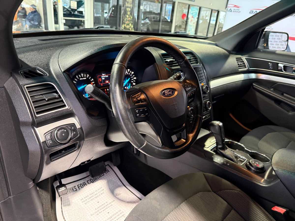 Used 2017 Ford Explorer XLT AWD/4WD image 28